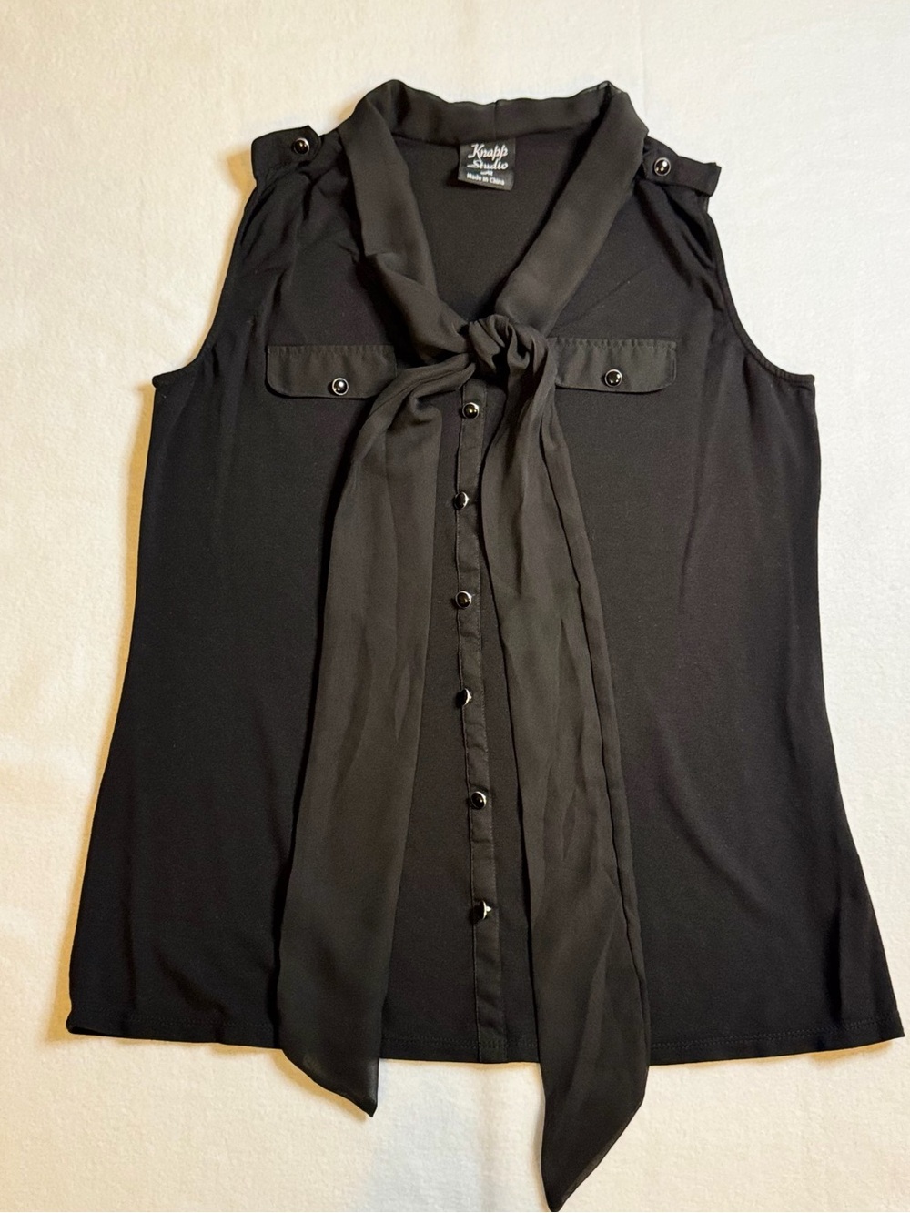 Knapp Studio Black Tie-Neck Sleeveless Button Front Blouse